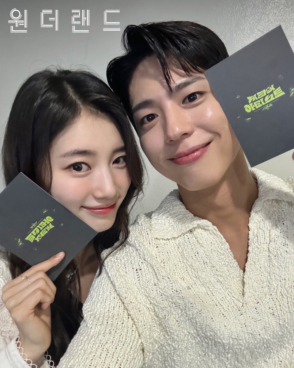 PARKBOUGUM's tweet image. #FlashbackMoment

It’s the quiet in-between moments on set that always stick with me. Jung-in and I, just a couple of hours away from recording the next big scene. She nudges me, phone in hand. “Selfie time.”