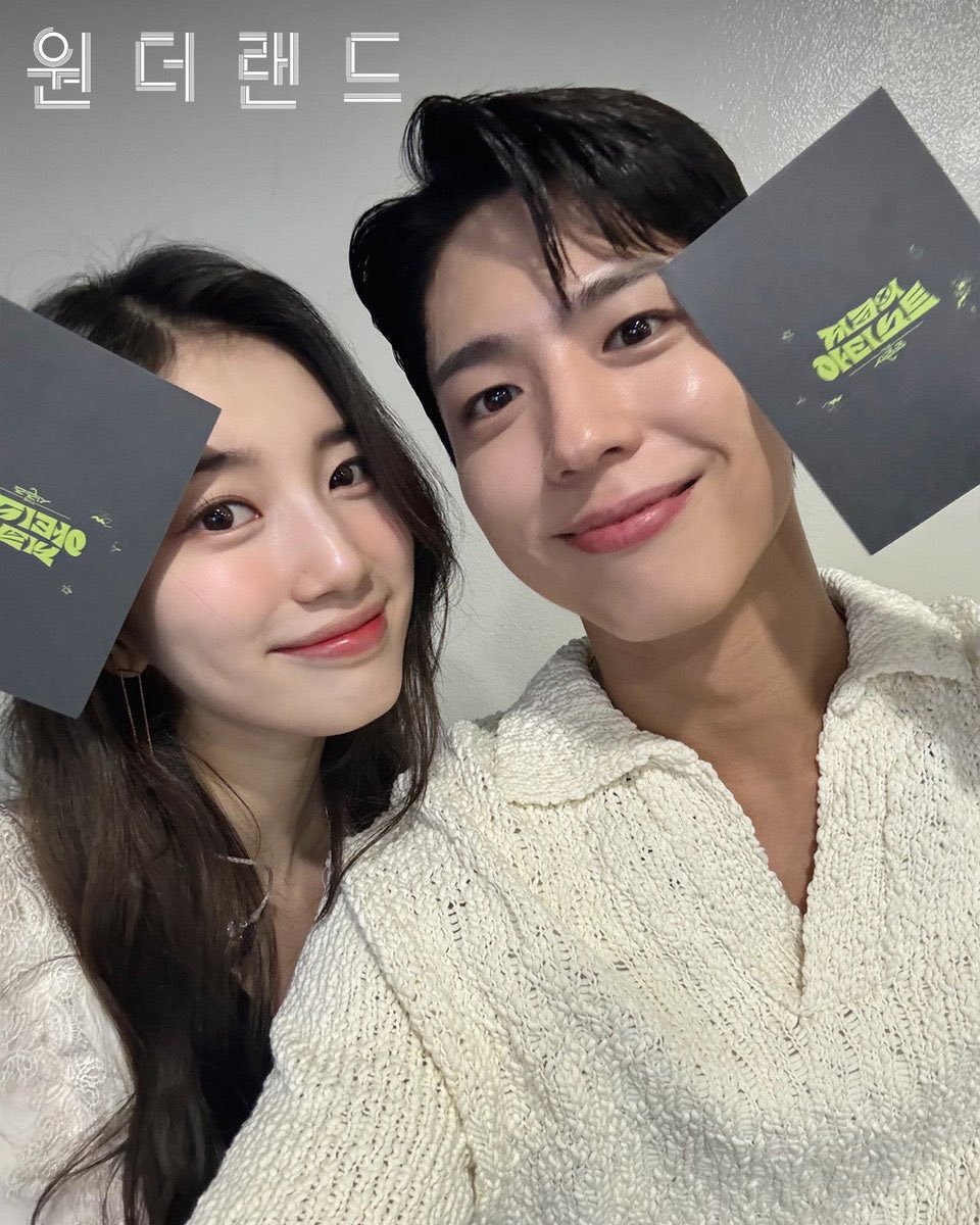 PARKBOUGUM's tweet image. #FlashbackMoment

It’s the quiet in-between moments on set that always stick with me. Jung-in and I, just a couple of hours away from recording the next big scene. She nudges me, phone in hand. “Selfie time.”