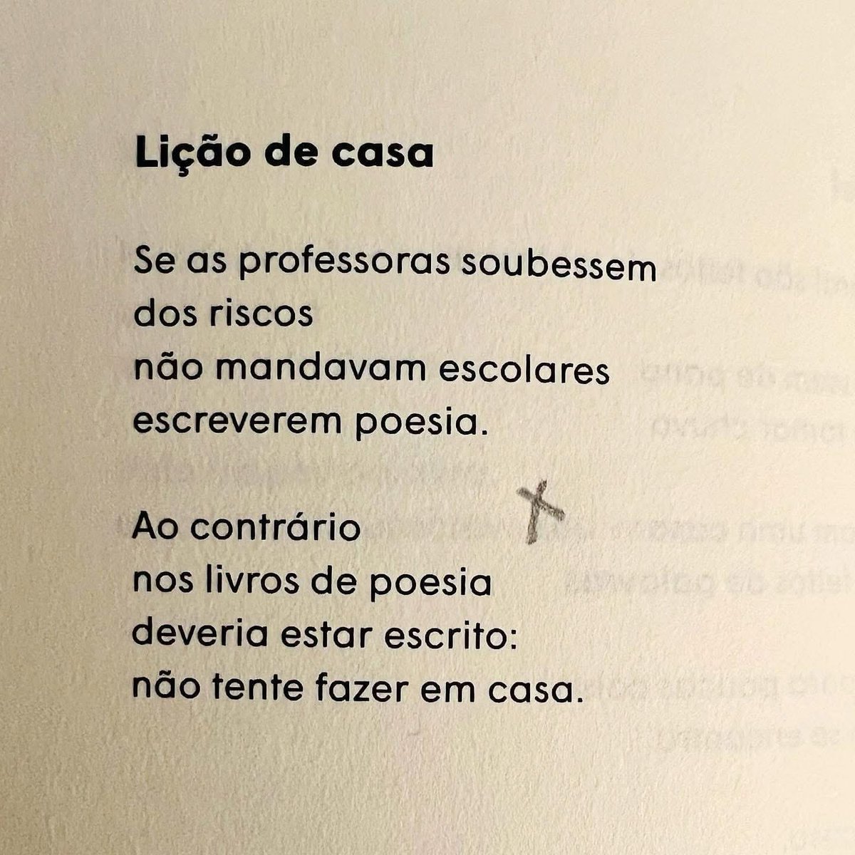 o_cair's tweet photo. Ana Martins Marques, A VIDA SUBMARINA, edição Companhia das Letras https://t.co/659ouj2eCl