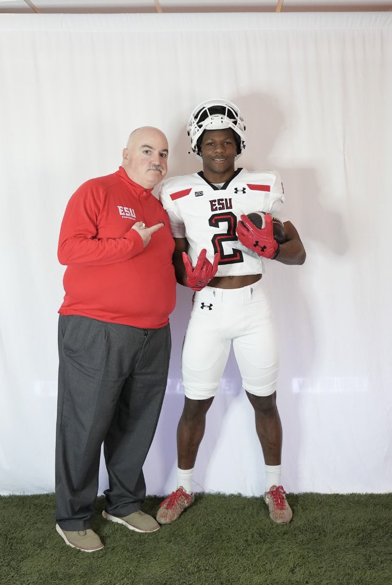 lidge_kellum's tweet photo. Thank you @CoachSantella @Jimterwilliger and @coachHags15 for the invite down to @ESU_Football I had a great time!!!

@CoachRoccoP3 
@PAcoachP https://t.co/7nxWdCRmrO