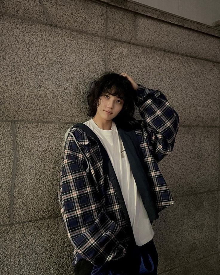 “when you think of flannels, i hope you think of me.” reminds me of jeonghan 🥹🤍