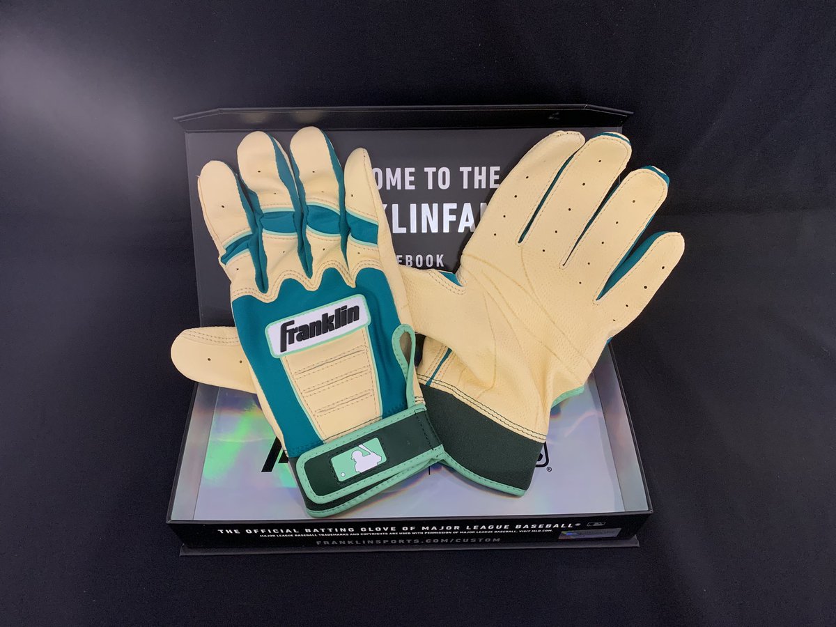 info42648043's tweet photo. Franklin🇺🇸
店舗オーダーバッティンググローブ
CFX PRO CUSTOM BATTING GLOVE
S•Mサイズが各1双ずつの早い者勝ちです💦
GOODな配色かと思います☝️
#MLB #mlb #フランクリン #すみれスポーツ #franklin #cfx #cfxpro #custom #custombattinggloves #franklinfamily #10000 https://t.co/SLtxSvJggJ