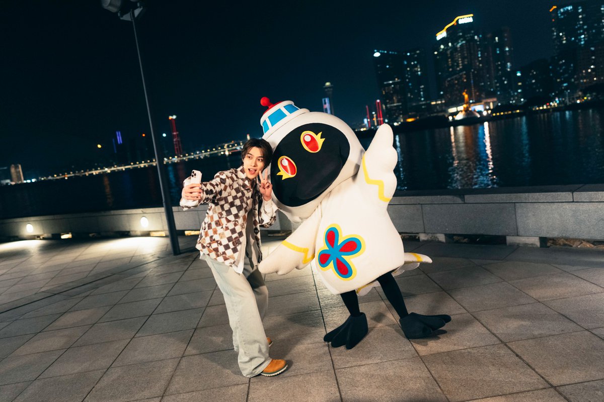 NCTsmtown's tweet photo. #HENDERY

#精彩澳门乐享家 #experiencemacaowithhendery
#黄冠亨 #헨드리 
#NCT #WayV #威神V
#澳门 #Macao https://t.co/krTOu0zyLt