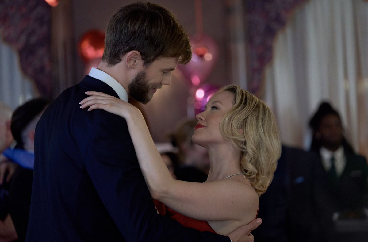 hallmarkchannel's tweet photo. Thanks for tuning in and live tweeting with us! We hope you enjoyed #ThePerfectSetting part of #WinterEscape. #Hearties tune in Sunday at 9/8c for an all new episode of When Calls The Heart. https://t.co/DpTNakJcfK