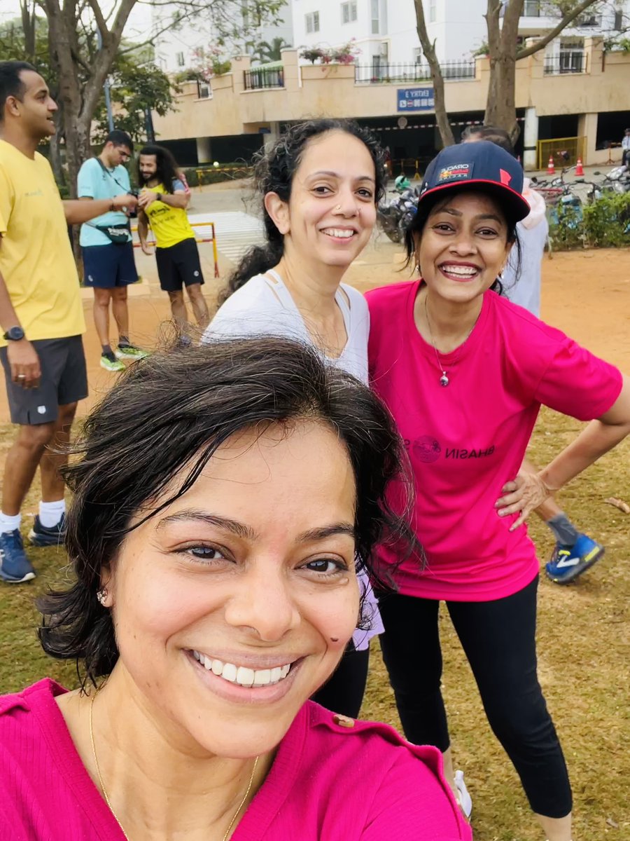 ArchNeha's tweet image. First 10k of the New Year done 👍! Small steps taken when the world rests lead to big milestones . Thrilled to kick off the weekend with this runner’s high😍. Thank you @IamShajanSamuel @SandeepMall for instilling this passion for fitness 😊! #Runnerslife  #Gratitude