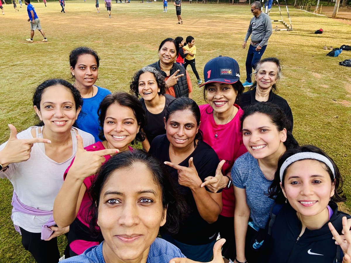 ArchNeha's tweet image. First 10k of the New Year done 👍! Small steps taken when the world rests lead to big milestones . Thrilled to kick off the weekend with this runner’s high😍. Thank you @IamShajanSamuel @SandeepMall for instilling this passion for fitness 😊! #Runnerslife  #Gratitude