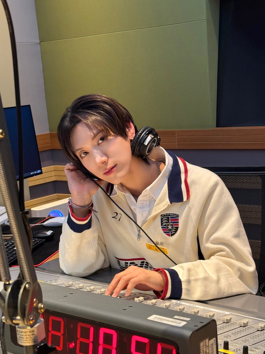 NCTsmtown's tweet photo. 𝚗𝚎𝚡𝚝 𝚜𝚘𝚗𝚐 𝚒𝚜…📻

#TEN #李永钦 #텐 
#NCT #WayV #威神V
#친한친구방송반 #친한친구 https://t.co/w11pM860Q5