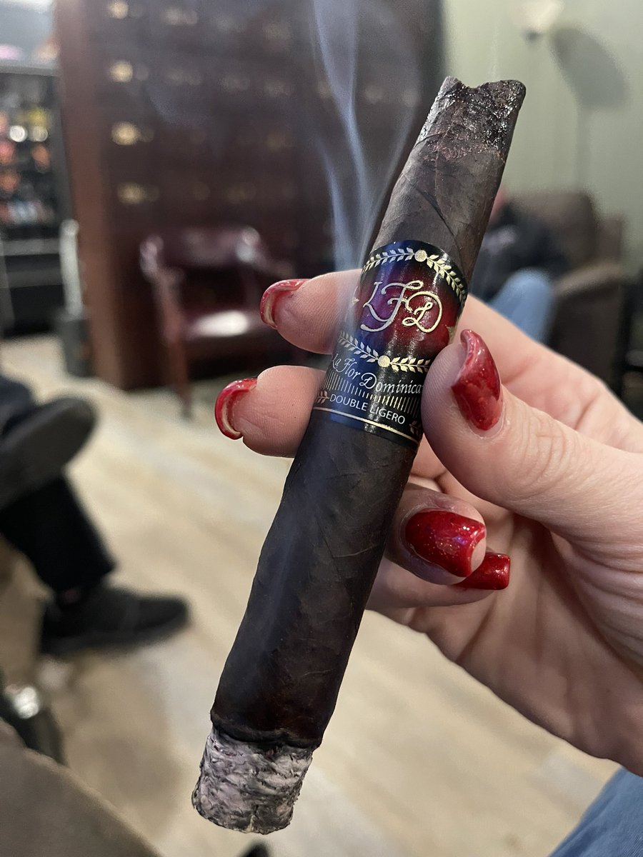RobustoBabe's tweet photo. After a hell of a day relaxing w/ @LFDcigars #doubleligero @JeffBOTL @CigarsBourbonD @rlilly1018 @CigarChairman @writercimasuda @Oilersfann83 @CalvinThomps99 @Mike_W_Simpson @tnherfin @HN_JAD @PistolCliff  @cigarprop @john34mos @daniel4742
@TheMitch182 @PhilVamos @RobbieM93927968 https://t.co/Br3HpGOk8o