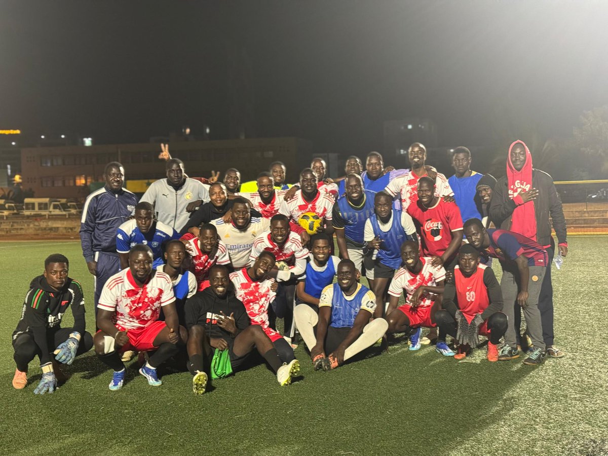 Ctl221F's tweet photo. Ce fut un bon match avec les JeunesPro Catho de DKR. Il y’avait du fait play et un beau jeu au rdv. L’équipe @Ctl221F a doucement écrasé les JeunesPro sur un petit score de 4-0. Toutes nos condos à nos frères en Christ 🙏🏿.
⚽️⚽️@maurichio13 
⚽️@remy_dre 
⚽️ Capitaine @sergi_fleur https://t.co/pTpZmRGwMv