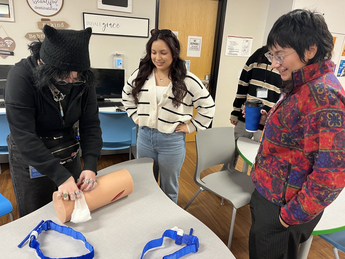 BurrussSigrid's tweet image. UCI Trauma teaching Stop the Bleed to save a life #stopthebleed @UCI_Trauma @orangewoodfdn