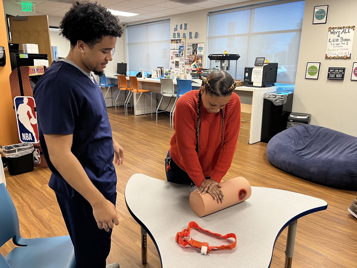 BurrussSigrid's tweet image. UCI Trauma teaching Stop the Bleed to save a life #stopthebleed @UCI_Trauma @orangewoodfdn
