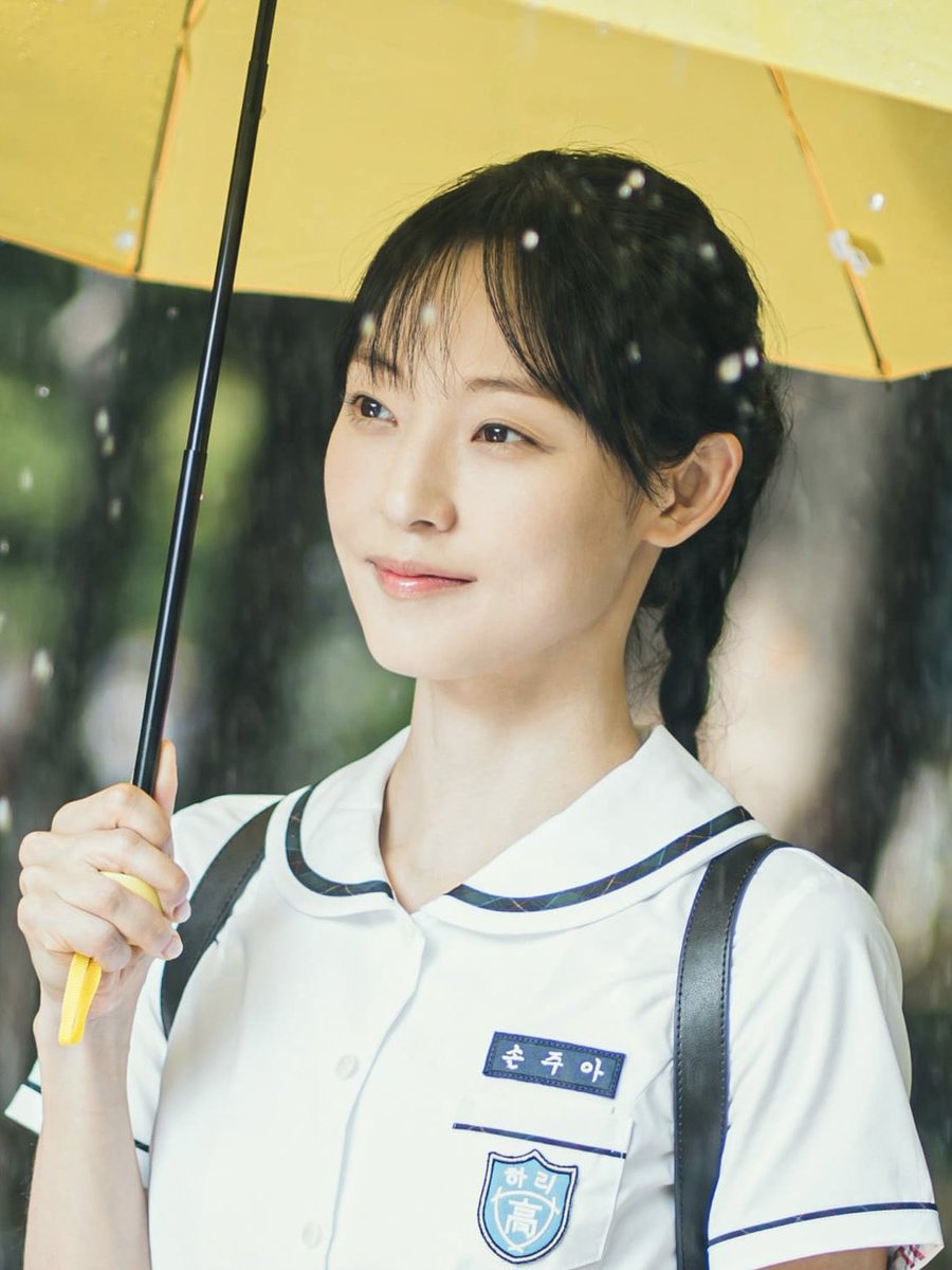 작품을 하면서 교복을 입는다는 것도 좋지만 교복에 적힌 이름들이 너무나도 좋은 것이야 소니 인터뷰 중에 “현장에 가면 제게 이름이 있잖아요” 라는 문장이 와닿는 지점이야