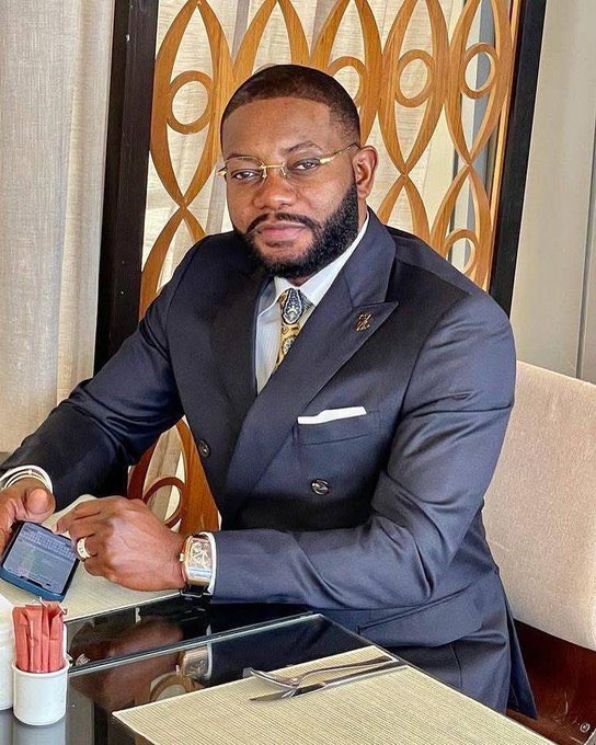 Arrêtons avec la jalousie envers notre frère Éric MANDALA, car il est parmi les bienfaiteurs qui ont donné le sourire à plusieurs personnes dans ce pays. Il mérite compassion. Jusqu’à preuve du contraire, il est innocent. Force à toi, <a href="/ericmandala/">ERIC MANDALA</a>