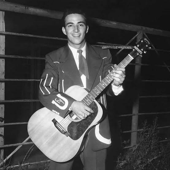WaymoreJennings's tweet photo. Not too late to wish you all a great #FaronFriday (night) #RealCountry https://t.co/b2UYQiWhL1