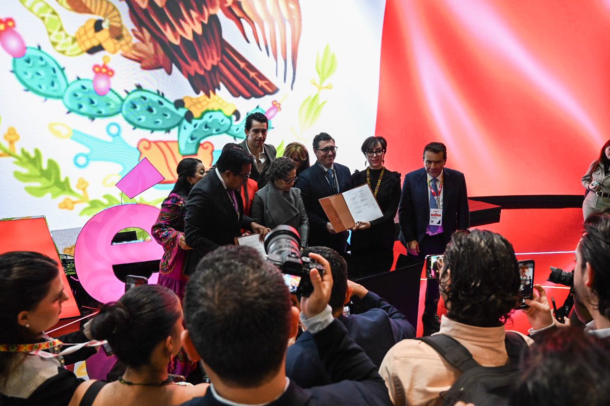 El lugar de los grandes momentos 🎉
En la tarima central del Pabellón México, los eventos especiales toman vida. Euroamérica transforma este espacio en el centro de conexión cultural y orgullo nacional. ¡Todo sucede aquí! 🇲🇽

#TodoMéxicoConEuroamérica #MéxicoEnFitur #Euroamérica