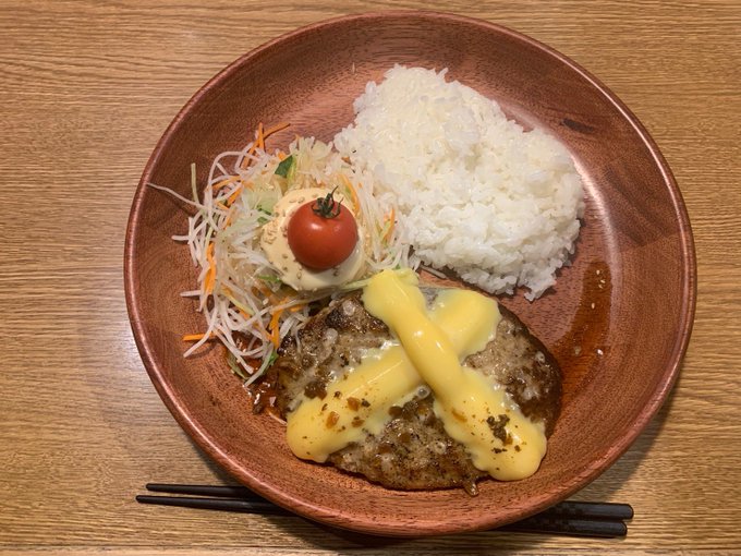 おはようございます🌞
昨晩はびっくりドンキーで久しぶりに友達数人とご飯食べてきました
パフェやら箱舟やら色々食べたから顔がぱんぱんに😂
でも楽しい宴でした😋
今日も作業頑張って夕方からご飯行ってきます❣️ 