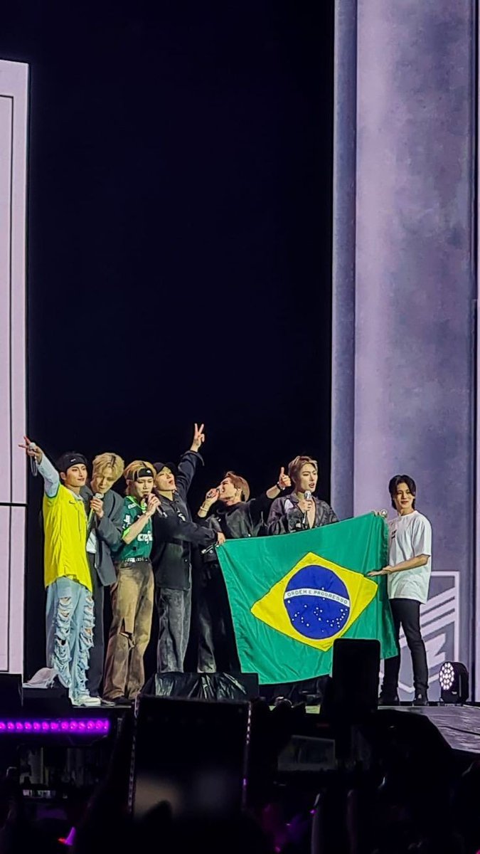 rsecosm's tweet photo. Vezes em que o Brasil brilhou no Kpop - uma thread bem brasileirinha 🇧🇷 https://t.co/ooUs9WG32o