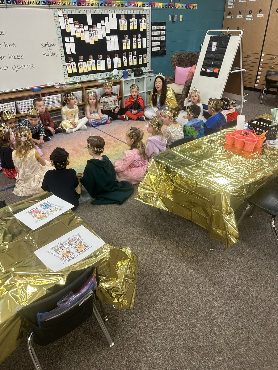 TaraEstep's tweet photo. It was SO fancy at Hansen today! #kindergarten #kingqueenunit #schoolshouldbefun #tigerpride https://t.co/p1sZ0W2JNg