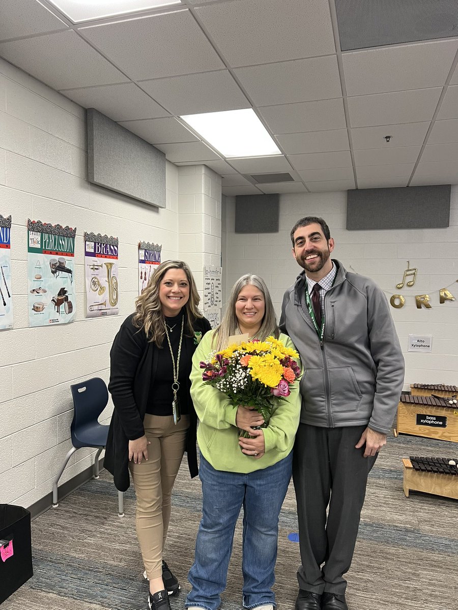 FBE is very excited to announce our Support Staff Employee of the Year- Mrs. Kelly Linkous!!! 🍎 🖍️Mrs. Linkous is a PreSchool Paraprofessional at FBE and is so deserving of this honor and recognition. Congratulations! 🎉