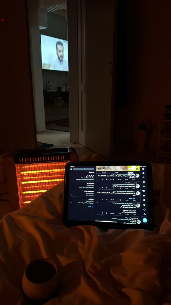 rr14066's tweet photo. يقول محمد المقحم

انا فيني شعور مايفهمه كل انسان
وشيبت ولا انا وش يخليني اشيب
انا من كثر ماذوبت قلبي الاحزان
اشوف الكلام يحس والنظره تهيب
لاصرت اتجاهل واتغافل اغلب الاحيان
لاتحسبني اقبل مونة العفن والخيب
انا اللي مخليني ماادقق على الرديان
اخاف اتحرص واتردى مع الطيب https://t.co/g3x9fUd2kj