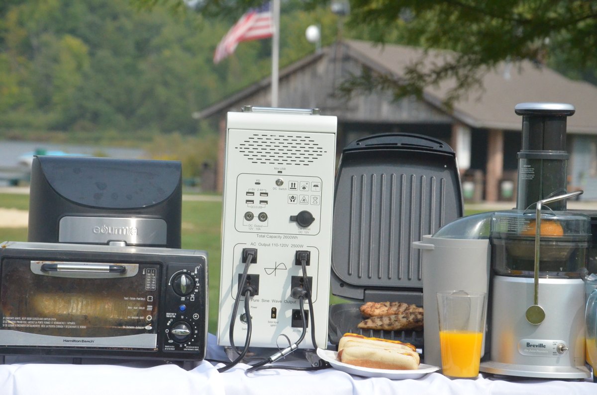 DoryPower's tweet image. 💡 Stay powered up no matter the weather with Dory Sentry Battery Generator!
🇺🇸 Designed and fabricated in the US, Dory Sentry ensures US families have reliable power: Storms, outages, or emergencies—Dory Sentry’s got your back. #BackupGenerator #PowerOutage ⚡️