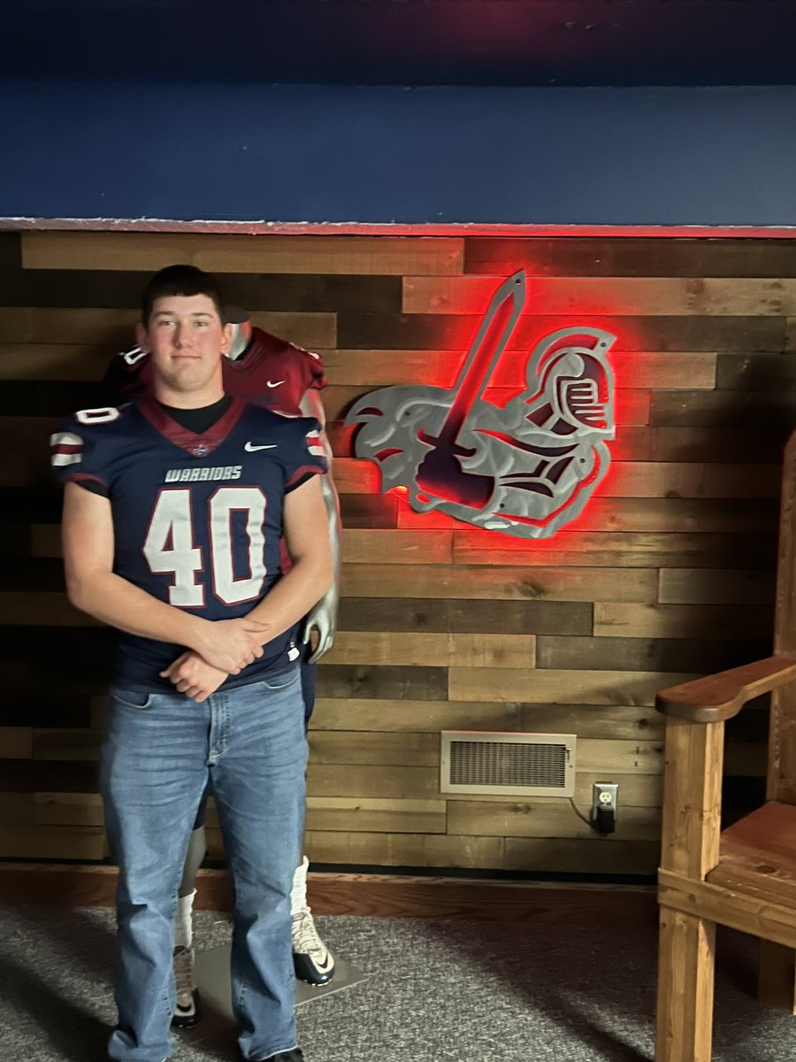 TageC70258's tweet photo. Thankful for a great visit today and to have received an official offer from Sterling College football! Thanks @CoachSchultzSC @CoachLangfordSC and @SCWarriorFB https://t.co/v3aQGYojaT