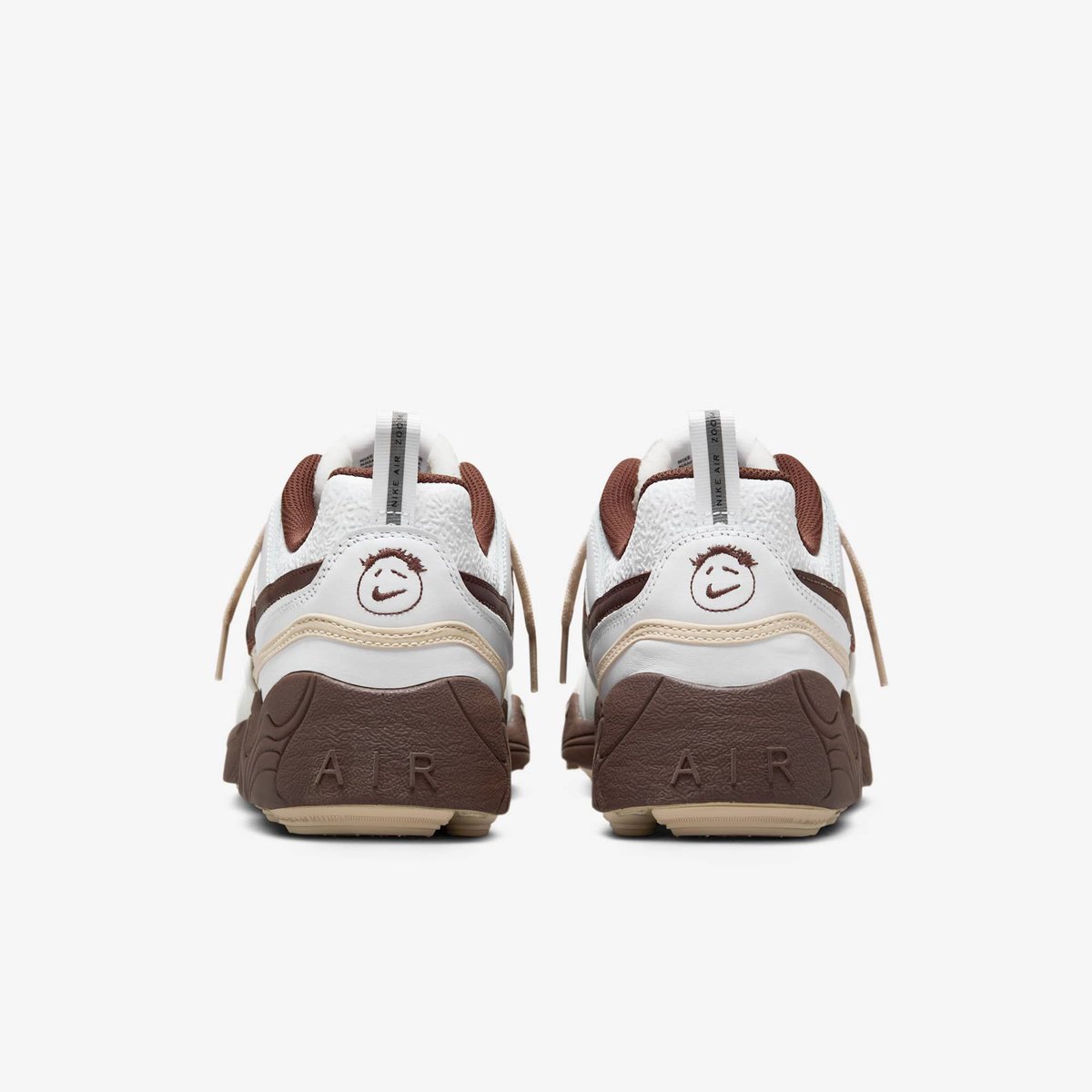 Travis Scott x Nike Zoom Field Jaxx “White and Light Chocolate”が