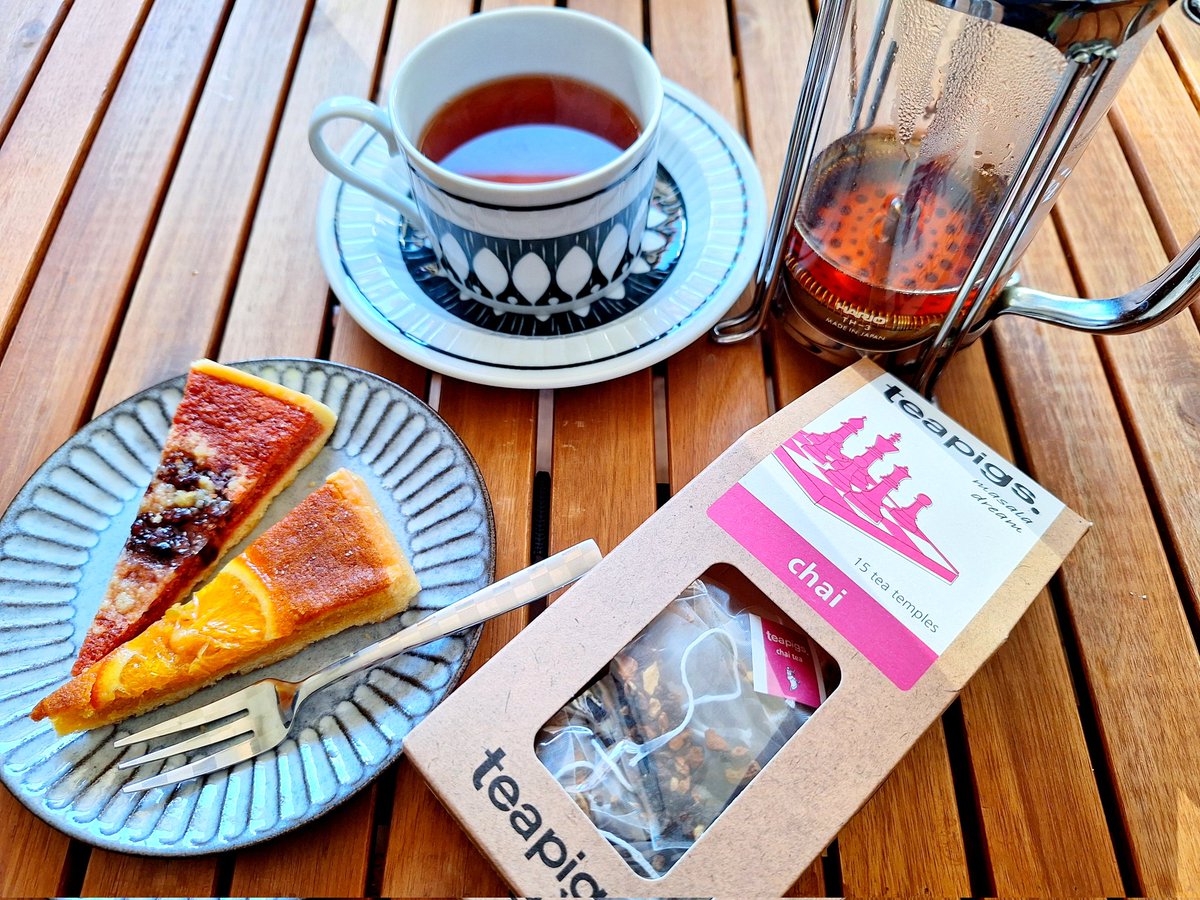 2k2k2k2k's tweet photo. 冬に戻った感じで少し寒い東京
英国の teapigs のチャイは香りがよくすごくいい味わい
お供はシェラトンのベリータルトとマンゴーオレンジタルト
心地よいティータイム🤭
#teapigs #タルト #チャイ #紅茶 #イギリス #英国 https://t.co/zGL37IFTHx