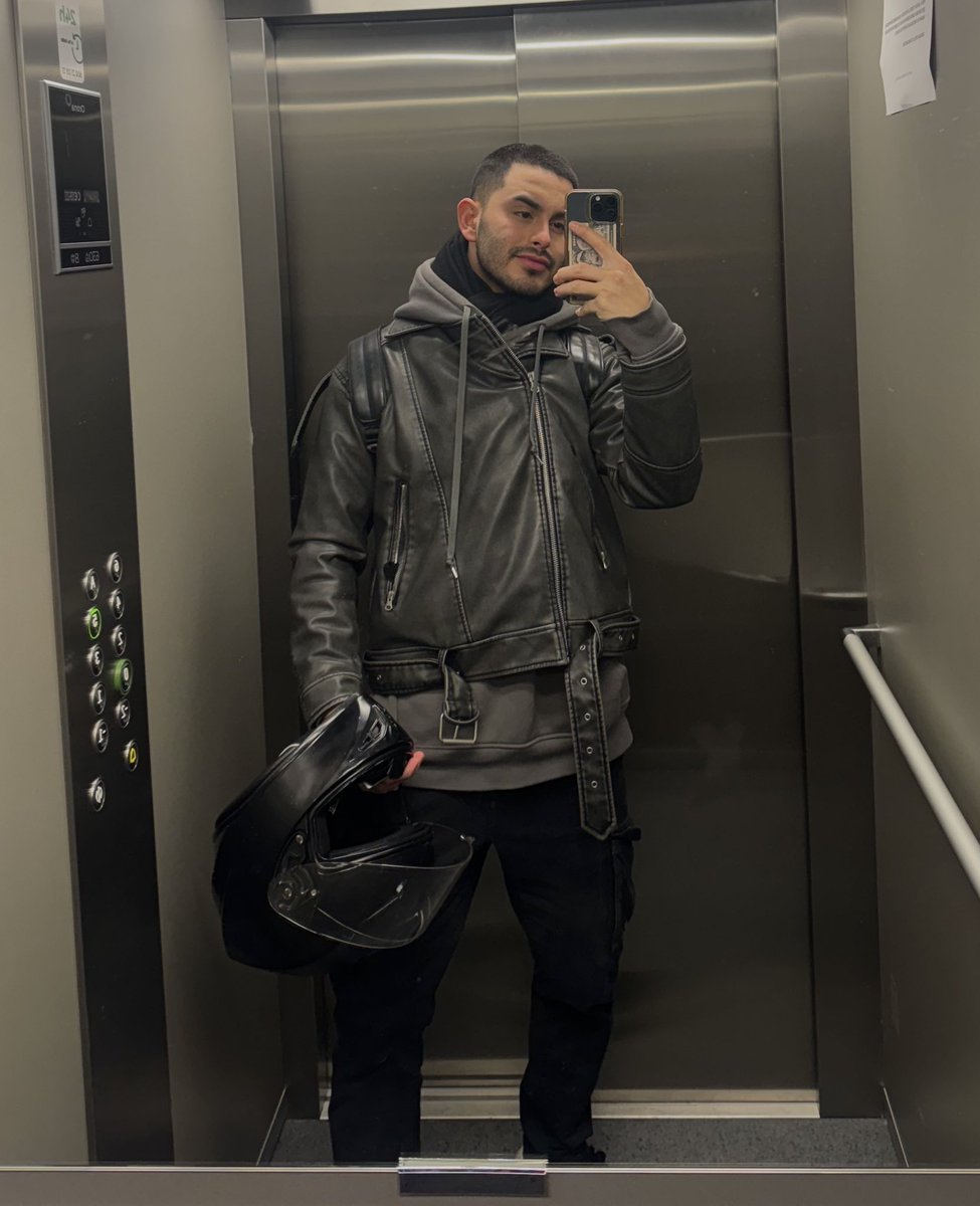 Williamsgoz's tweet photo. De nuevo cabello corto😮‍💨🩶 https://t.co/h7or75Artt