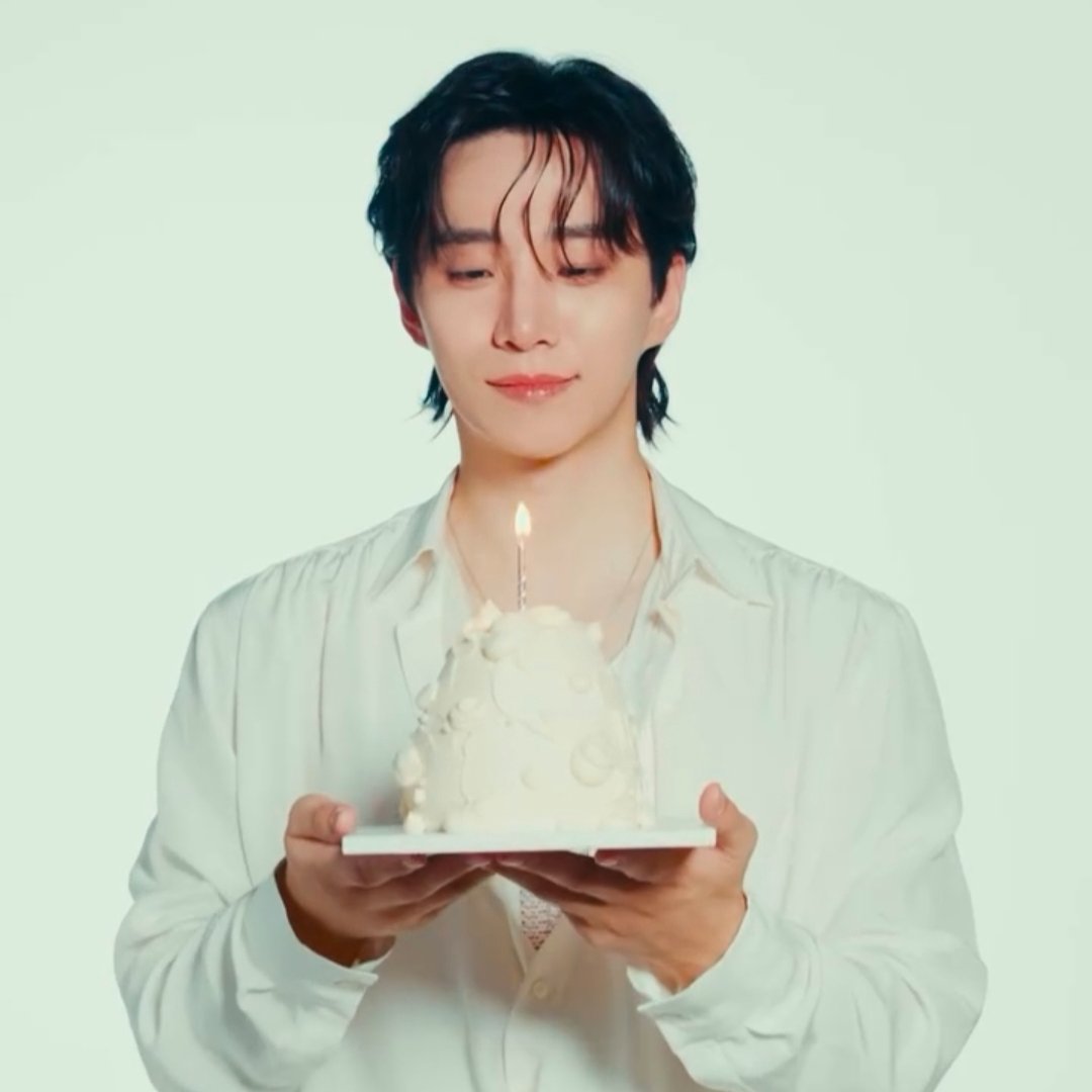 TheAnnyeongOppa's tweet photo. Happiest birthday to our precious Lee Fox 💛🦊
📸:post_leejunho
#LeeJunHo #LeeFox #2PM #Hottest https://t.co/prMUpgY8Ud