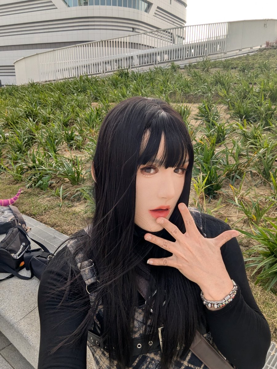 Try some cute poses！
かわいいポーズを試してみましょう！
試著做些可愛的姿勢！
#femalemask  #siliconemask #dolling  #livingdoll #フィメールマスク #変身 #変装 #dms #dreammask #M30SR #maskM30SR  #maskVanilla #妍 #面具妍 <a href="/DMSfetish/">迪美斯DMS</a> <a href="/DreammaskStudio/">Dreammask Studio</a>