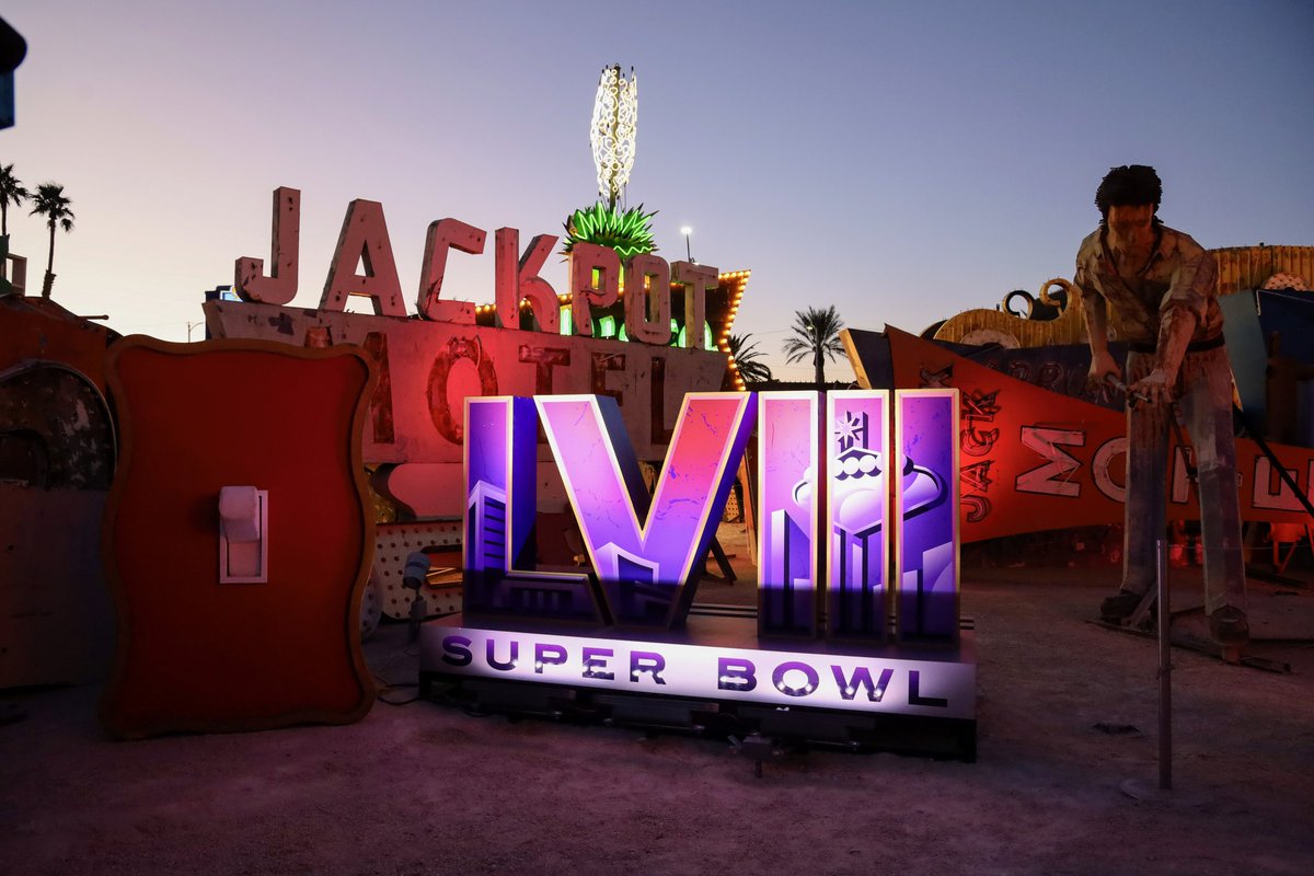 LasVegasLocally's tweet photo. It's time for the rest of the country to accept the fact that every major sporting event should happen in Las Vegas. Nobody wants to watch a Super Bowl in Minneapolis. https://t.co/zOHtF0zs5Q
