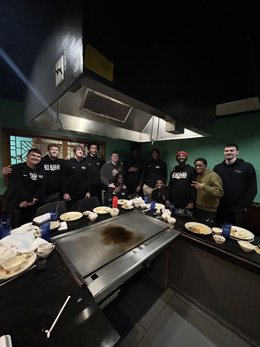 IU Kokomo Menโs Basketball (@iukmbb) on Twitter photo Special thanks to <a href="/DavidGossman/">David Gossman</a> for taking the time to come out and support us on this away trip and take us out to eat! #GoCougars Special thanks to <a href="/DavidGossman/">David Gossman</a> for taking the time to come out and support us on this away trip and take us out to eat! #GoCougars