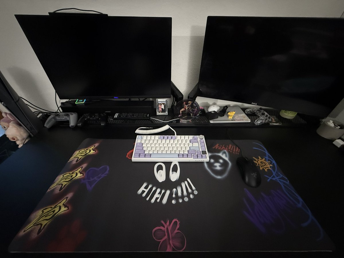jaaaydeeem's tweet photo. A little before and after. Time to break in the new @Valkyrae mouse pad! https://t.co/XdAK2UZW1U