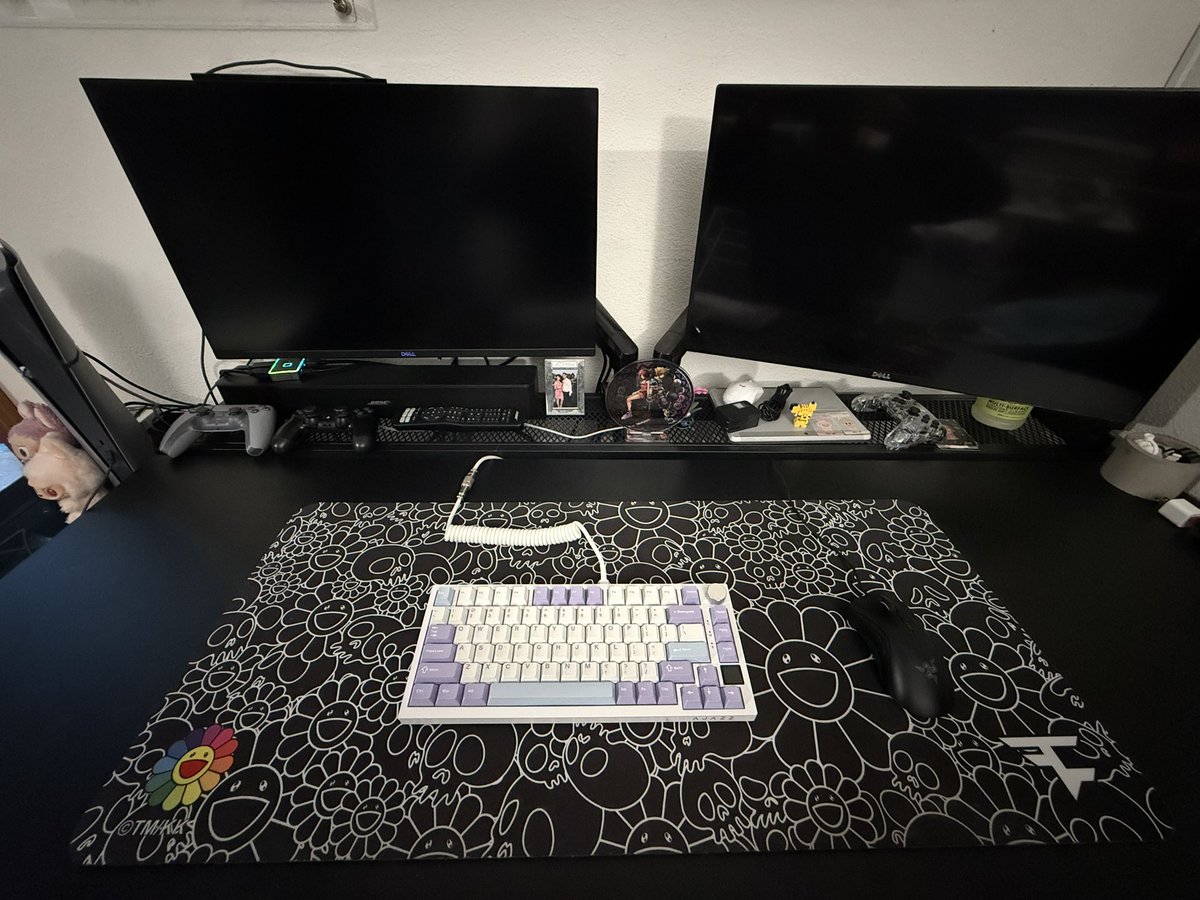 jaaaydeeem's tweet photo. A little before and after. Time to break in the new @Valkyrae mouse pad! https://t.co/XdAK2UZW1U