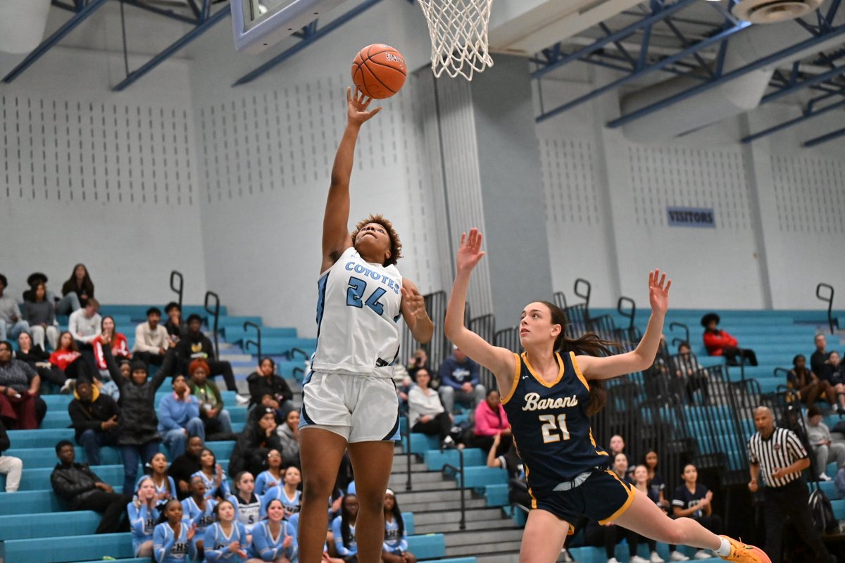 Photoloaf's tweet photo. Clarksburg holds on after a furious comeback in the 3rd by BCC. ⁦@CHSCoyotes⁩  38 ⁦@BCC_Barons⁩ 35 ⁦@mymcmedia⁩ https://t.co/xUoEpqcBSt