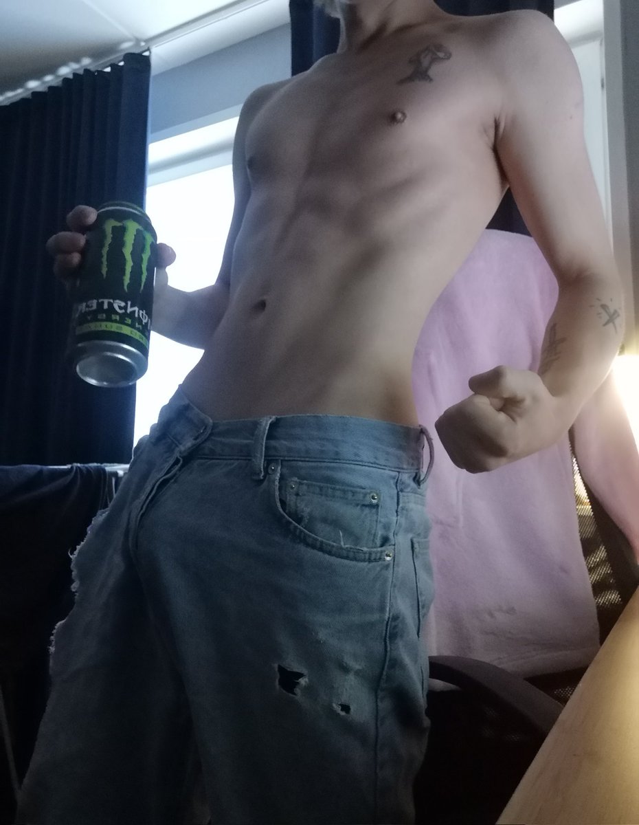 Tackle me to the fucking grund and... >;3 
#femboy #gay #twink
