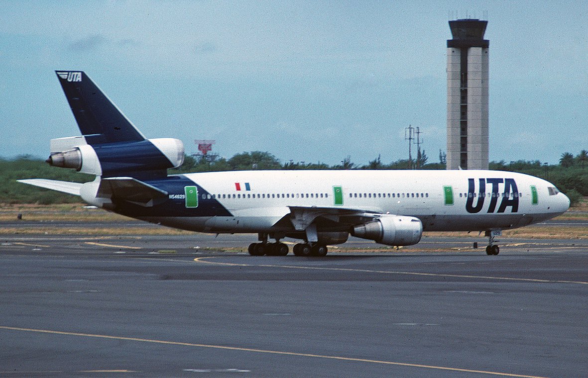 UTA - Union de Transports Aériens DC-10-30 at Honolulu HNL in 1988. UTA flew LAX-HNL- PPT. Including AKL-NOU-SYD-NOU-NRT. 
📷-Brian Richards photo.