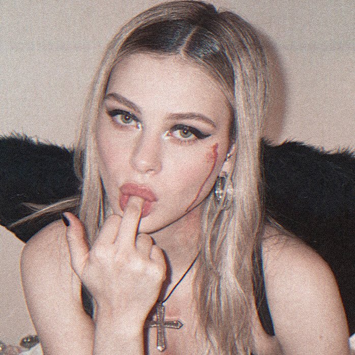 ᅟᅟ⋆ 𝕵𝐄𝐍𝐍𝐈𝐄 tweet media