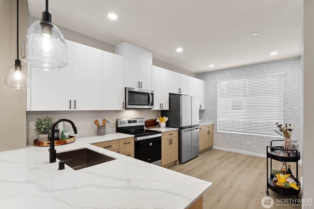 meiyangrealesta's tweet photo. So happy that my first-time buyer is now under contract for this beautiful brand new townhome in Bothell, WA.  #meiyangrealestate #townhome #seattlerealestate #homebuying #bothellwa #bothellrealestate https://t.co/GInbq51C5T