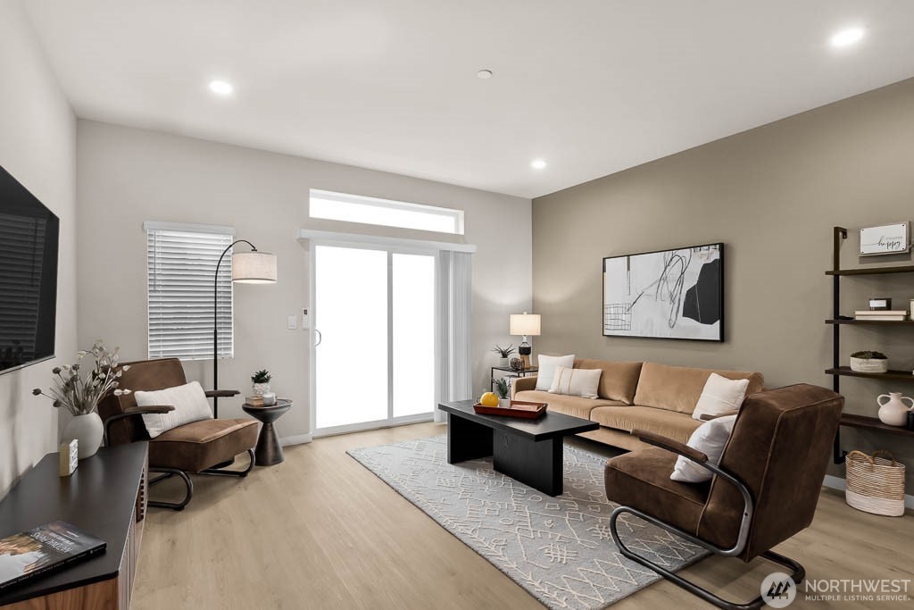 meiyangrealesta's tweet photo. So happy that my first-time buyer is now under contract for this beautiful brand new townhome in Bothell, WA.  #meiyangrealestate #townhome #seattlerealestate #homebuying #bothellwa #bothellrealestate https://t.co/GInbq51C5T