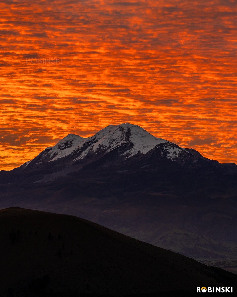 Robinski__'s tweet image. Sin duda este es uno de los amaneceres más bonitos y coloridos que he visto, me agarró durante mi ascenso al volcán Imbabura, les comparto todas estas fotos para tratar de hacer justicia a este lindo momento que casi toda la sierra ecuatoriana pudo ver.

He visto también personas…