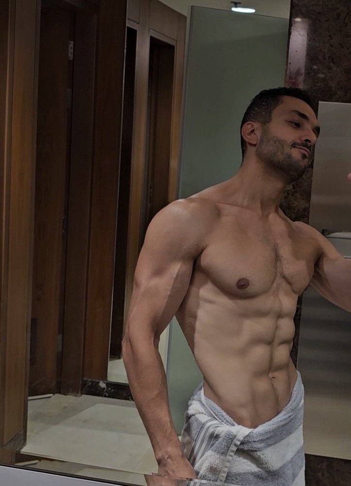 MoustafaELFarra's tweet photo. تحدي التنشيف
4 خطوات
من 95kg ال 75kg
.
1- توقف عن الأكل ٤ ساعات قبل النوم و ٤ ساعات فور الإستيقاظ 

2- أقطع التبغيات والكحول الخبز والرز والمكرونة والنشويات والسكريات والمقليات اكلك فقط وجبتين
الاولى الساعه 9:00 الصباح 
والثانية 5:30 العصر

3- مشي/هرولة 10-12 كيلو يوميا+تمرين مقاومة عنيف 3-4× مرات بالاسبوع

4- نوم 8 المساء-4 الفجر