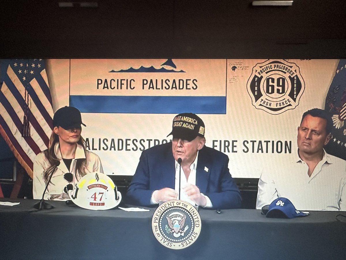 AFistfulOfTruth's tweet photo. 🚨POTUS talking NOW in LA 🚨 about the GERMAN SHEPHERDS 🐕 (that he mentioned LONG ago in a rally (Snack and I talked about it on #WhatDidPOTUSJustSay on #AFistfulOfTruth 💥
They can sniff out BODIES just like we said!
They ARE looking for BONES as POTUS keeps hinting at 💀 https://t.co/qeCowRqNvG