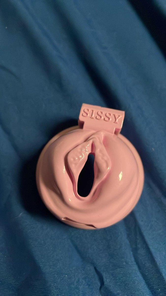 tinytjcums's tweet photo. i need someone to humiliate tonight. i love a tiny 1 inch cage #chastityclub #tinytjcums https://t.co/6TXv1Mf7uD