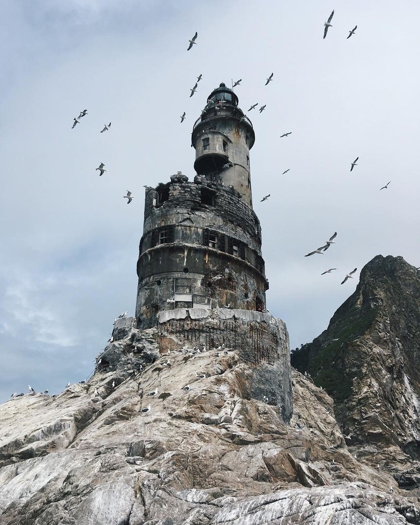 solisolsoli's tweet photo. Abandoned lighthouse on Sakhalin Island, Russia https://t.co/mVvsulCuPr