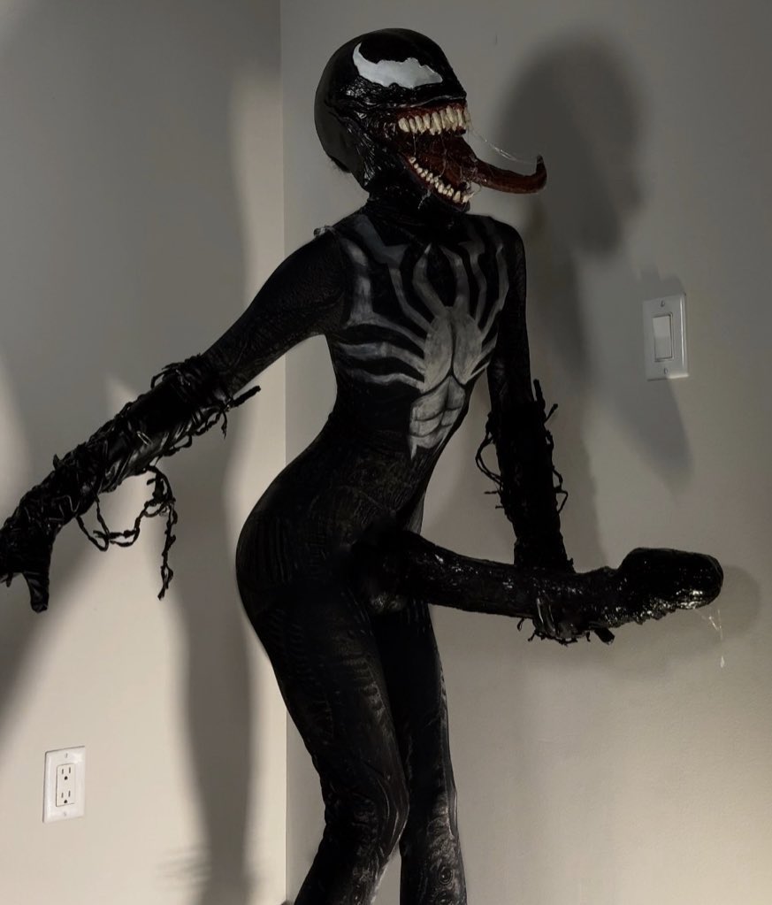 2 pic. 19 INCHES OF VENOM https://t.co/dqvn7zi5ml