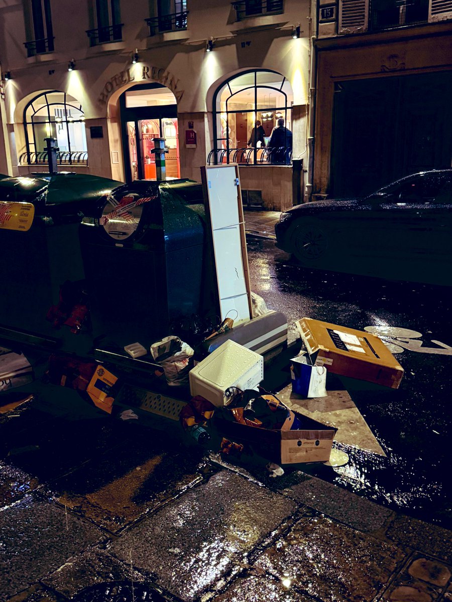 Matin et soir #Paris10 est une décharge à ciel ouvert !
<a href="/VasaLea/">Léa Vasa</a> la responsable de la propreté de la <a href="/Mairie10Paris/">Mairie du 10e</a> a également déserté X ou juste son poste d’élu !
<a href="/ACORDEBARD/">Alexandra Cordebard</a> <a href="/Paris/">Paris</a> <a href="/Proprete_Paris/">Propreté de Paris</a> <a href="/Parisjecoute/">Paris j'écoute</a> 

#balancetonmaire #balanceton10 #mon10e #paris10
👊 #SaccageParis