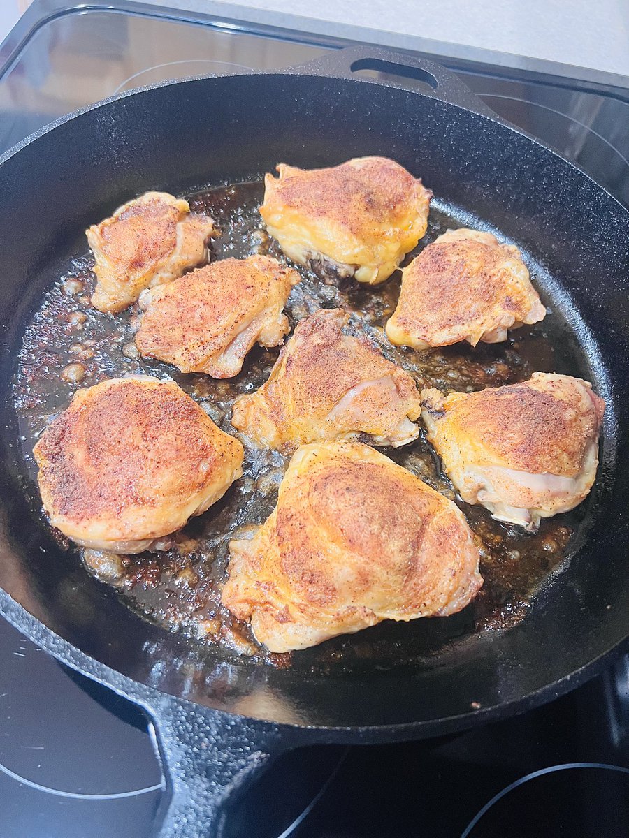 Hypocycloid13's tweet image. Got hungry and decided to bake some chicken thighs. #crispy