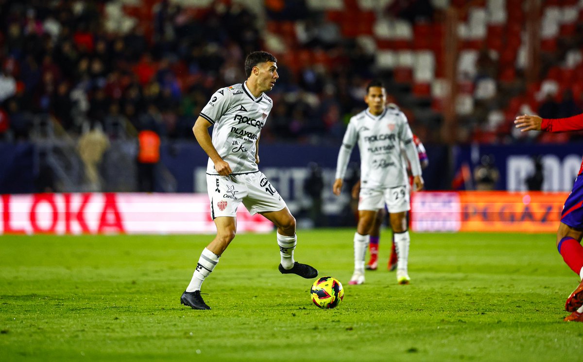 ClubNecaxa's tweet photo. 45'⏱| #ASLvsNEC | 0-2 | En marcha el complemento. ¡A cerrar el triunfo!
#FuerzaRayos ⚡ https://t.co/8JHJyl2Ot4